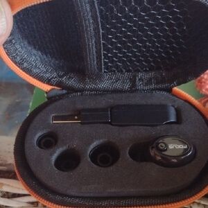 Focus Power Mini Bluetooth Black Wireless Phonebud with Case. NWOT